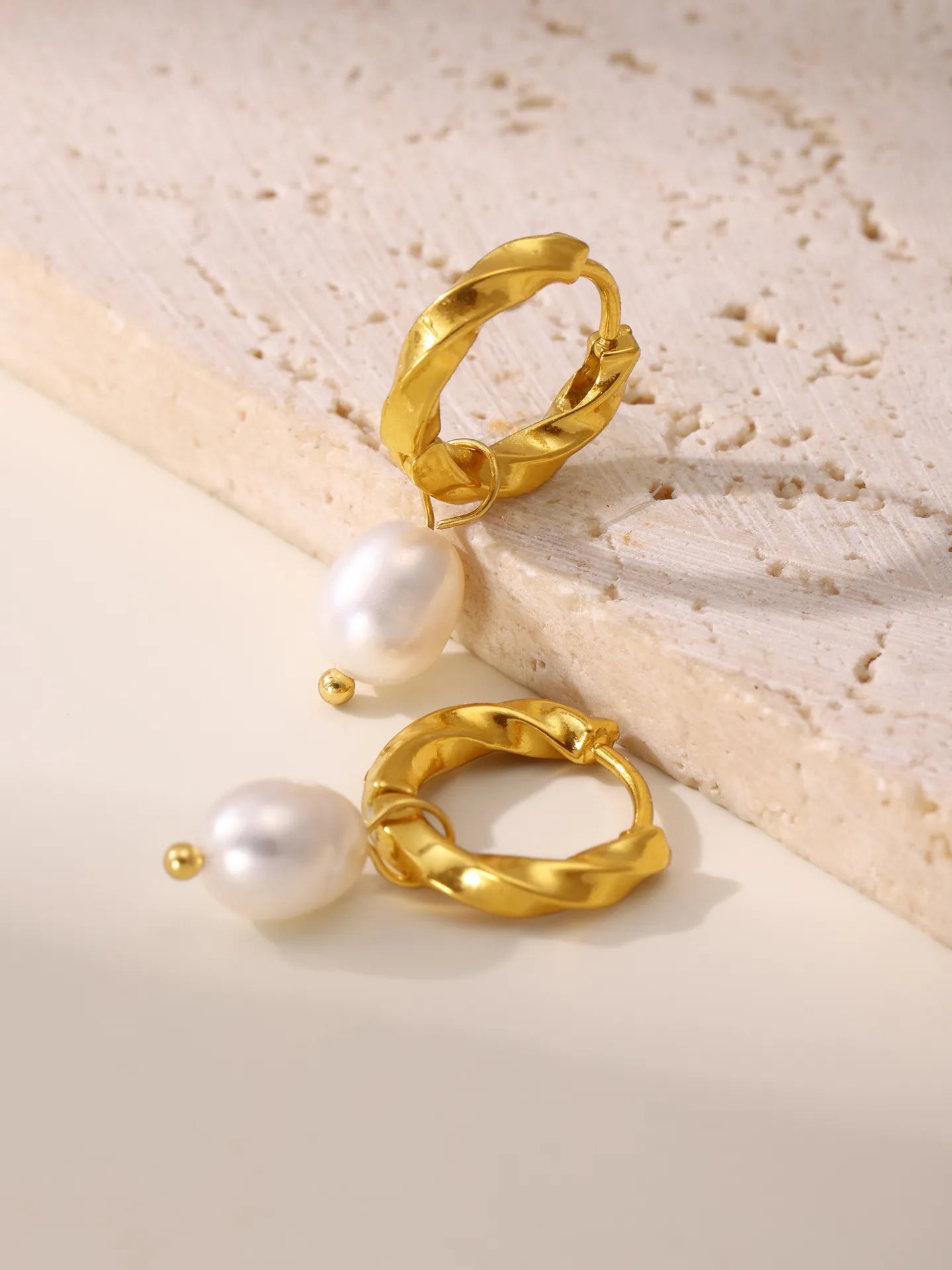 Twist Buckle Pearl Earrings